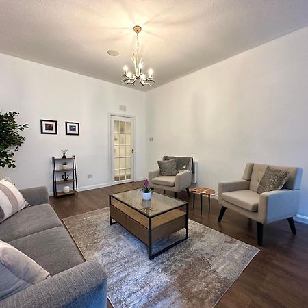 Large City Centre Apartment Перт Екстер'єр фото